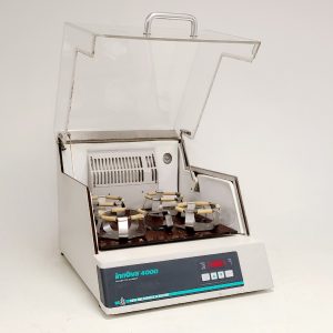 New Brunswick Scientific Innova 4000 Benchtop Incubator Shaker 500RPM Lab