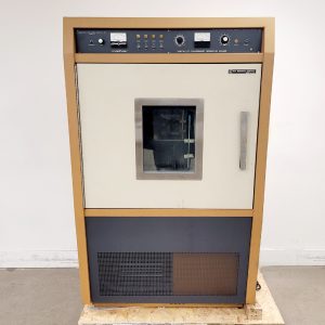 New Brunswick Scientific G-26 Shaking Incubator Lab